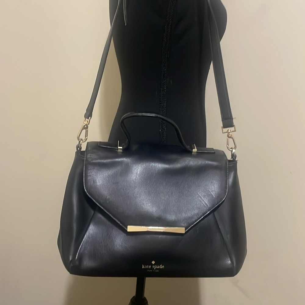 Pre-loved Kate Spade bag- comes with shoulder strap (as pictured).